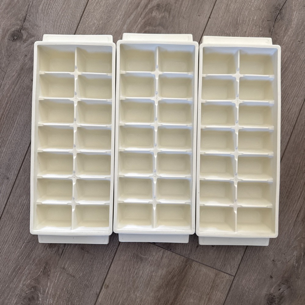 3 Vintage Westinghouse 11" White Plastic Freeze Ice Cube Tray 14 Large Cubes